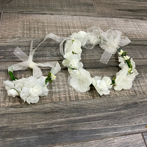 Flower headband with flower bracelet - Picture 2 of 5